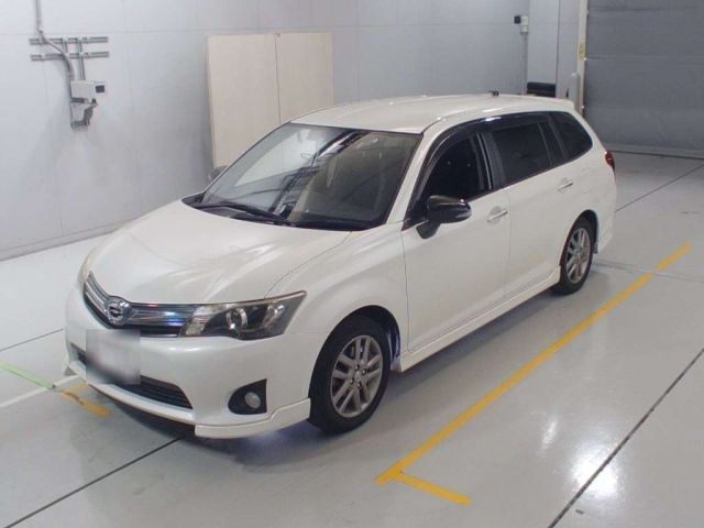 30259 Toyota Corolla fielder ZRE162G 2013 г. (CAA Chubu)